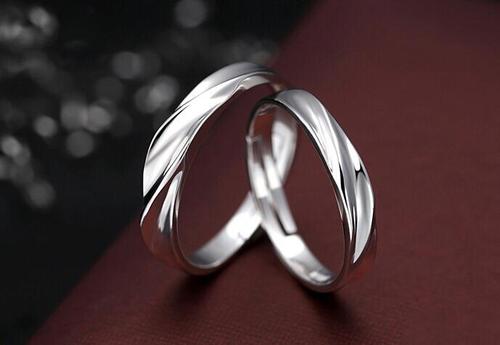 婚戒的戴法：男士婚戒，展示不同氣質