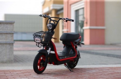 愛瑪電動車質量怎么樣 袋鼠車解決親子出行安全難題