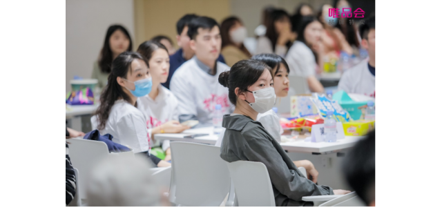 Z世代在唯品會光芒四射：95后女生帶領團隊拓展品牌業務，半年內業績沖進前五